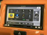 停車中にテレビや映像を楽しめる機能です。休憩時間などに、リラックスした時間を過ごせます。後部座席の方も楽しめますよ。