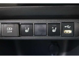 運転席と助手席には寒い日の肩や腰、冷えやすい下肢を温めてくれるシートヒーターが付いております!