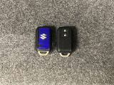 キーを取り出さずにドアを施錠&解錠。クルマの始動も可能です。