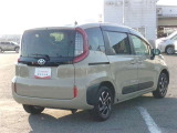 明るく広々、落ち着いた店内では、中古車のご検討・ご購入のほか、携帯電話(au)の購入等、様々なご相談に幅広く応えていきます♪