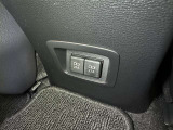充電用USB端子付き。スマートフォンなどの充電に便利です。