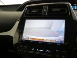 車庫入れや駐車で威力を発揮するのがバックモニター!ナビディスプレイに後ろの様子が映し出されるから安心です。
