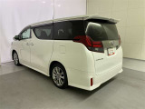 60項目5000部品が対象のトヨタディーラー保証だからこその安心。1年間走行距離無制限のロングラン保証付き!