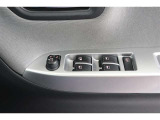 【パワーウインドゥマスタースイッチ】運転席より助手席やリヤドアガラスの開閉が出来るので便利ですね!運転席以外のウインドロック機能も付いています。