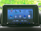 地上デジタル放送やFM・AM、Bluetooth AUDIOなど、選べるソースが画面に並びます。利用したい音源を確認しやすく、日常の移動に便利です。