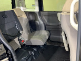 後席をはね上げれば、「もうひとつの荷室」が生まれます。