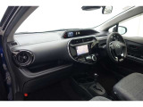 『運転席・インパネまわり』ハンドルやシートなども隅々までプロによる除菌クリーニング済み☆キレイな車内でドライブがより一層快適にお楽しみいただけると思います!