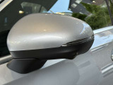 納車前整備は、メルセデスベンツ国際認定メカニックによる最新の検査ライン等の施設が充実した当社工場で入念に行います。メルセデス・ベンツの定める厳しい基準をクリアしたお車のみをご案内させて頂きます。