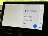 画面上にドライバー設定や接続項目などが表示され、各種設定を確認しながら操作できます。項目が見やすく整理されており、日常で使う機能へアクセスしやすい構成です。