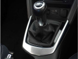 【シフトレバー】シフトもとても操作しやすいデザインになっております。運転する人の事を第一に考えた操作性の高い仕様です。