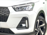 【LEDヘッドライト】悪天候や夜間走行時も良好な視界を確保し安心して運転できる高輝度LEDヘッドライトを装備!点灯速度が早く、消費電力も抑えられています