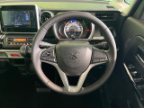 インテリアに合わせたデザインのステアリングは、運転される方のことも考え、運転しやすい形状、大きさです。是非一度、実際に触ってお確かめください。