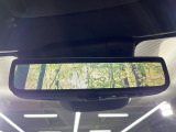 【デジタルインナーミラー】後席の大きな荷物や同乗者で後方が確認しづらい時でも安心!カメラが撮影した車両後方の映像をルームミラー内に表示。クリアな視界で状況の確認が可能です!