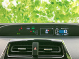 停車中に映像やテレビを楽しみたい方にうれしい画面装備です。こちらの表示部はダッシュボード上部にまとまり、周辺の情報も確認しやすい配置。日常の車内時間を彩ります。