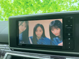 テレビ映像を停車中に視聴できる画面を備えています。車内で待ち時間を過ごす際などに活用でき、画面から番組を確認しやすい装備です。