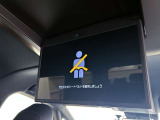 後部座席用のモニターも付いています。移動中も退屈せずに楽しめますね!