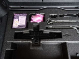 【パンク修理キット】何かがタイヤに刺さった場合、応急的に溶剤を流し込み、小型コンプレッサーでタイヤに空気を注入し、走ることができます。
