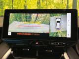 【パノラミックビューモニター】専用のカメラにより、上から見下ろしたような視点で360度クルマの周囲を確認することができます☆死角部分も確認しやすく、狭い場所での切り返しや駐車もスムーズに行えます。