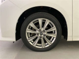 機敏さを引き立てる純正アルミ 235/50 R18 装着!