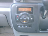 快適オートエアコン付♪設定温度をキープし車内を快適な温度に保ちます♪