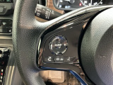 ステアリング左手側にオーディオ関連のコントロールスイッチを配置しています。操作時は視線を逸らすことなく運転に集中できます。