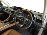 高級感のある運転席回り♪乗っていて落ち着けるデザインです。もちろん使い勝手もとても良いです。