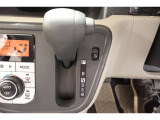 ★パネルシフトレバーは運転席より手が届きやすくて操作のしやすいシフトレバー。室内スペース確保にも配慮されてますよね!
