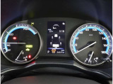 とっても見やすいメーターです。夜間時はラグジュアリーな気分にさせてくれる照明が魅力ですので、夜のドライブも楽しみになりますよ♪