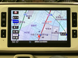 地図上で現在地や周辺の道路、施設を確認でき、目的地までの道順を把握する際に便利です。画面内の表示が見やすく、初めての場所へ向かうときもルート確認に活用できます。