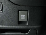 ◆12V電源ソケット◆スマートフォンの充電等にも便利な電源ソケット!使いやすい場所に装備されています。