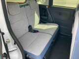 荷室の下にも物入があります