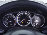 【明るく見やすいメーター】視認性が良く明るく見やすいメーター。運転者にとって見やすいメーターは運転していても疲れないですよね。