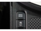 燃費をより向上させるエコドライブモードとパワフルな走行を愉しめるパワーモードを選べるスイッチが付いております!