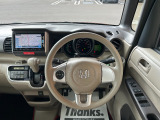 ドライバー目線で見たインパネ回りの画像です。