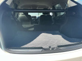 【電動パワーリアゲート】スマートキーや運転席のボタンを押すだけでリアゲートが自動で開閉します!荷物を持っている時や、高い位置にあるバックドアを閉める際に便利な機能です♪