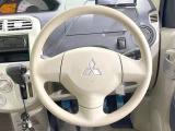 インテリアに合わせたデザインのステアリングは、運転される方のことも考え、運転しやすい形状、大きさです。是非一度、実際に触ってお確かめください。