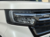 明るくて長寿命のLEDヘッドライト採用