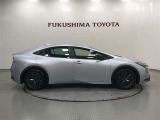 【まるごとクリーニング】シートを取り外し、車内を徹底洗浄。隅々まで丁寧に仕上げています。