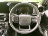 インテリアに合わせたデザインのステアリングは、運転される方のことも考え、運転しやすい形状、大きさです。是非一度、実際に触ってお確かめください。
