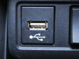 USB充電ポートです。車内でスマホなど電子機器の充電が可能です♪