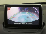 車両後方の映像を映すバックモニター。進路を確認しながら安全に車庫入れできます。