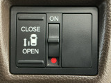 【パワースライドドア】助手席側がパワースライドドアになっており、運転席のスイッチやスマートキーでも開閉が可能です!開口部も広いので乗り降りも楽々♪