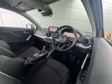 クオリティの高いシートを採用するのは、Audiのクルマづくりの哲学のひとつです。特に座り心地が重要です。体の大きなドイツ人が座っても頑丈な耐久性があります。。しかも肌触りも良く高級家具のようです。