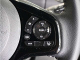 ◆アダプティブクルーズコントロール◆予め設定した車速内でクルマが自動的に加減速。前走車との適切な車間距離を維持しながら追従走行します。【LKAS】車線維持支援システムでステアリング操作を支援。