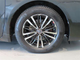 社外のアルミホイールになります。タイヤサイズは205/60R16です。