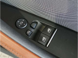 BMWはドアが分厚いです。衝突によりドアがつぶれてしまった場合にも外からいち早くドアを開けれるよう考えられています。数十秒の救出の遅れが命につながりかねない場合、こういった配慮が重要なポイントです。