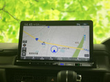 地図上に現在地の目印や周辺の道路が表示され、行き先までの位置関係を確認しやすい画面です。目的地を探したり、慣れない場所へ向かったりする際にも頼りになります。