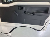 より多くの一般の方へ車を届けれればと思っておりますので同業者様への販売は極力控えさせて頂いております。ご了承下さい。