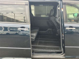 電動スライドドア!!荷物で手が塞がるなど簡単にドアの開閉が出来ます!何より力いらずで開閉OK!女性やお年寄りにも優しい。電動機能はOFFにもできますから元気なお子様の駆け出しも安心!
