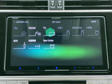 ディスクやラジオ、テレビ、USB、HDMIなどの選択項目が並び、利用する音源に合わせて切り替えやすい画面です。メニューが一覧で見渡せるため、普段の移動中も使いたい機能を探しやすく便利です。